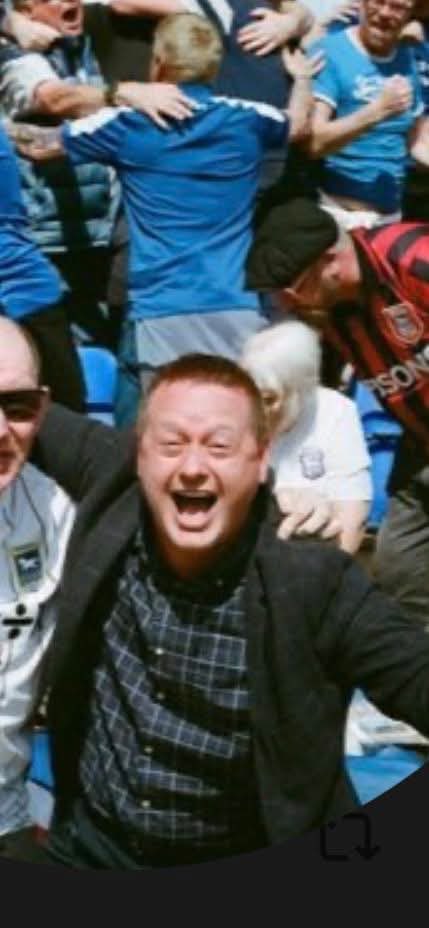 h__g5483a's tweet photo. #ITFC FANS 🚨

Need the Blue Army to rally around. As some of you may know, we sadly lost a fellow Town fan this week.

Regulars in S5 will know Jon. He lived and breathed Ipswich and unfortunately lost his battle with MND at the weekend.
(1/2) https://t.co/9mTmp7HKKA