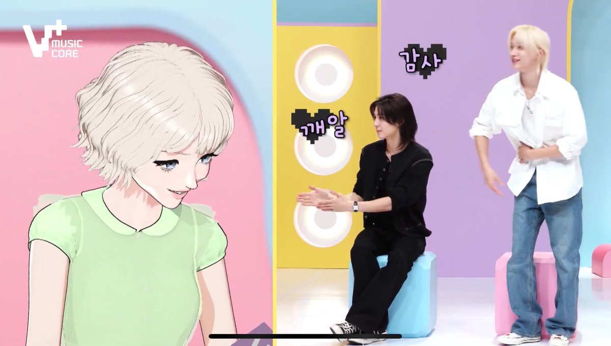 seaofhan's tweet photo. lucu bgt hani kayaknya tertarik sama technology virtual idol ini 😭 dia kedistract liatin mc yang virtual idolnya terus 😭😭😭 https://t.co/COln5uuGTy