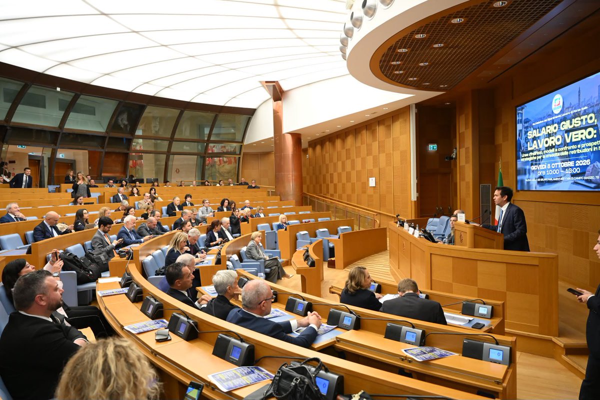 CislNazionale's tweet photo. Oggi a Roma la leader #Cisl, #DanielaFumarola, interviene al convegno “Salario giusto, lavoro vero. Linee d'indirizzo, modelli a confronto e prospettive strategiche per la crescita delle retribuzioni in Italia”, promosso dal Dipartimento Lavoro di Forza Italia presso la Nuova Aula dei Gruppi Parlamentari della Camera. 

#Salari #Lavoro #RelazioniIndustriali