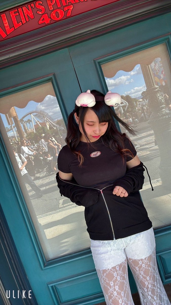Maa64737991's tweet photo. 大阪旅行に10年の付き合いのお友達と行ってきた✌️

お友達とお互い沢山写真撮ったの♡

載せられないからお店では見せるね✨

明日からまた出勤！よろしくお願いします🎀

#メイド喫茶 #コンカフェ https://t.co/7zzD6q3NkZ