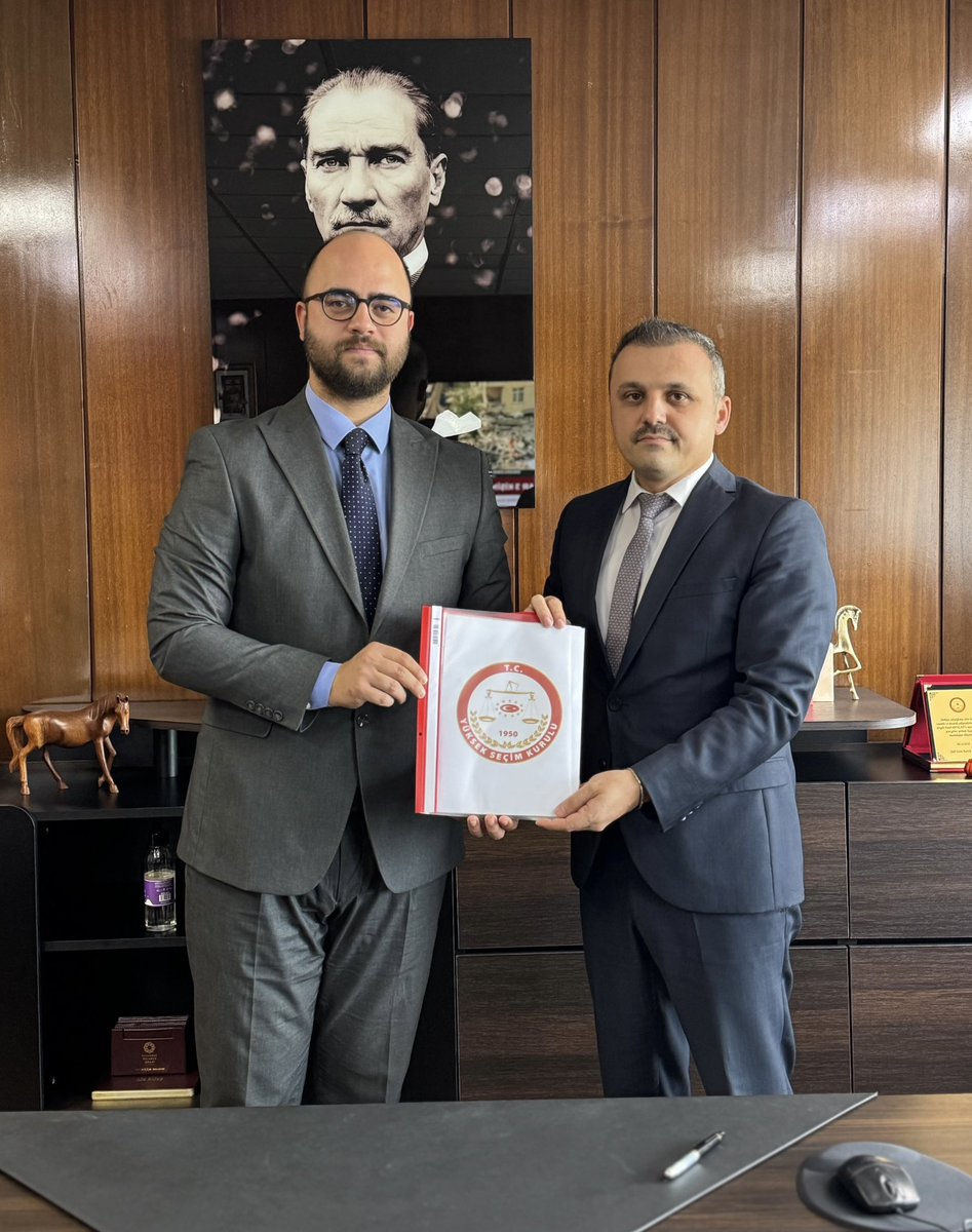 yenipartisislii's tweet photo. Şişli İlçe Seçim Kurulu’ndan mazbatamızı alarak resmi olarak görevimize başladık.

Örgütümüzün iradesiyle üstlendiğimiz sorumluluğu, mazbatamızı alarak resmiyete kavuşturmanın mutluluğunu yaşıyoruz.

İlçemize, partimize ve ülkemize hayırlı olsun. https://t.co/NGjbMGltTh