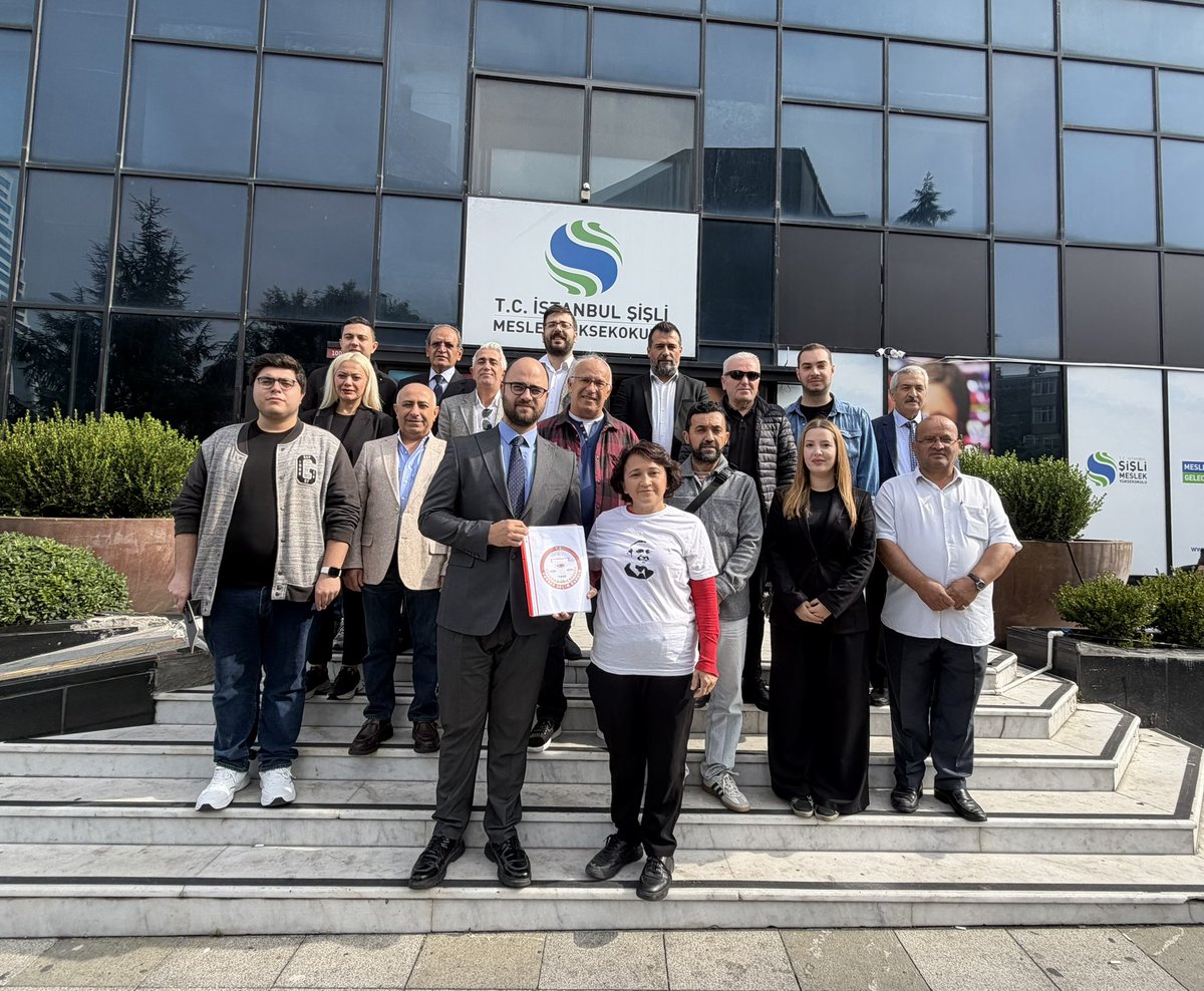 yenipartisislii's tweet photo. Şişli İlçe Seçim Kurulu’ndan mazbatamızı alarak resmi olarak görevimize başladık.

Örgütümüzün iradesiyle üstlendiğimiz sorumluluğu, mazbatamızı alarak resmiyete kavuşturmanın mutluluğunu yaşıyoruz.

İlçemize, partimize ve ülkemize hayırlı olsun. https://t.co/NGjbMGltTh