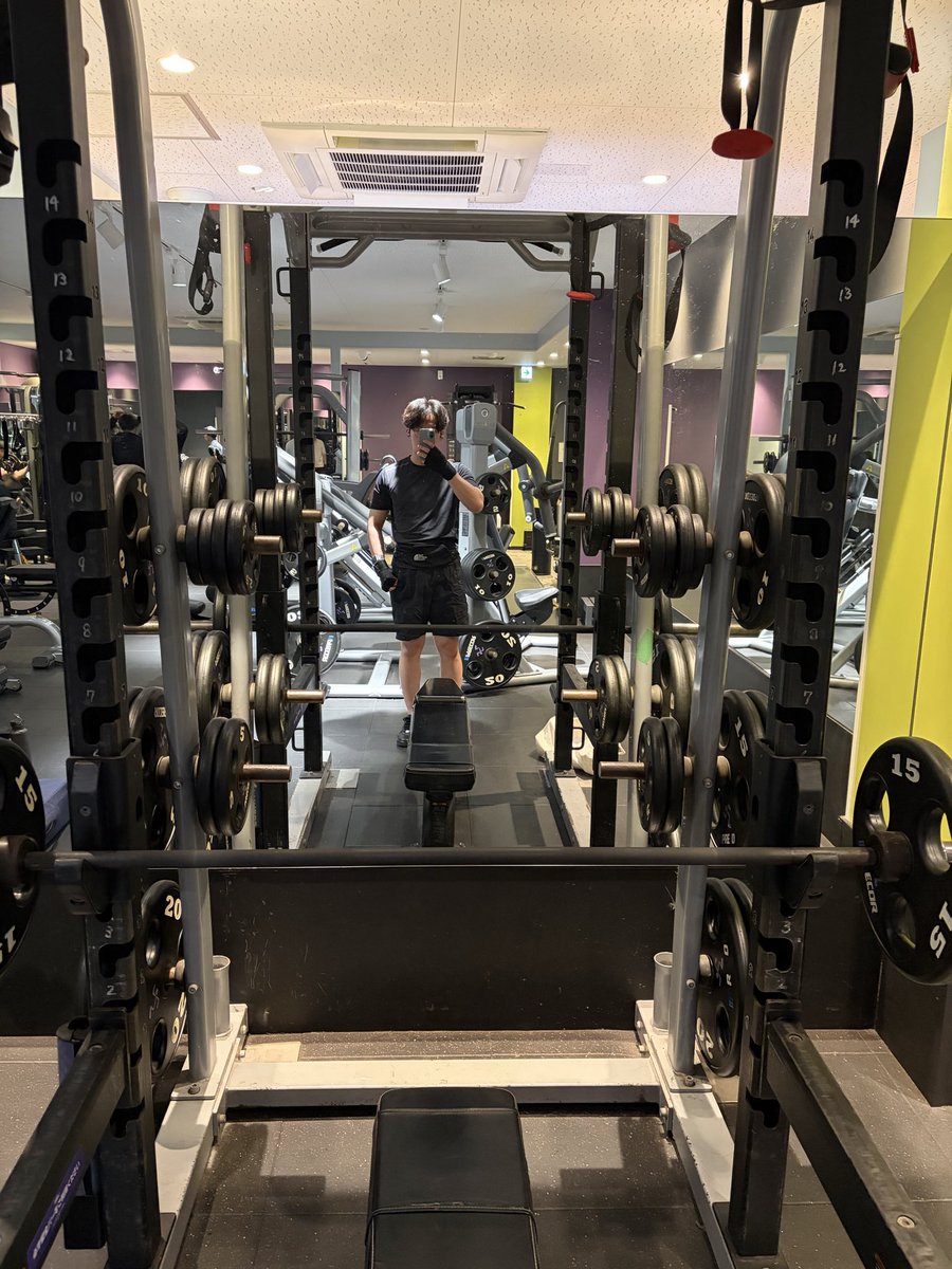 RyoOno115's tweet photo. 今日は胸トレ
心がしんどい時の対処法は、これしかないと思う
①8時間寝る💤
②いい食事
③筋トレ(体を動かす)

これ1週間でメンタル回復するで〜

#筋トレ　#ジム https://t.co/YaSttOAX4L