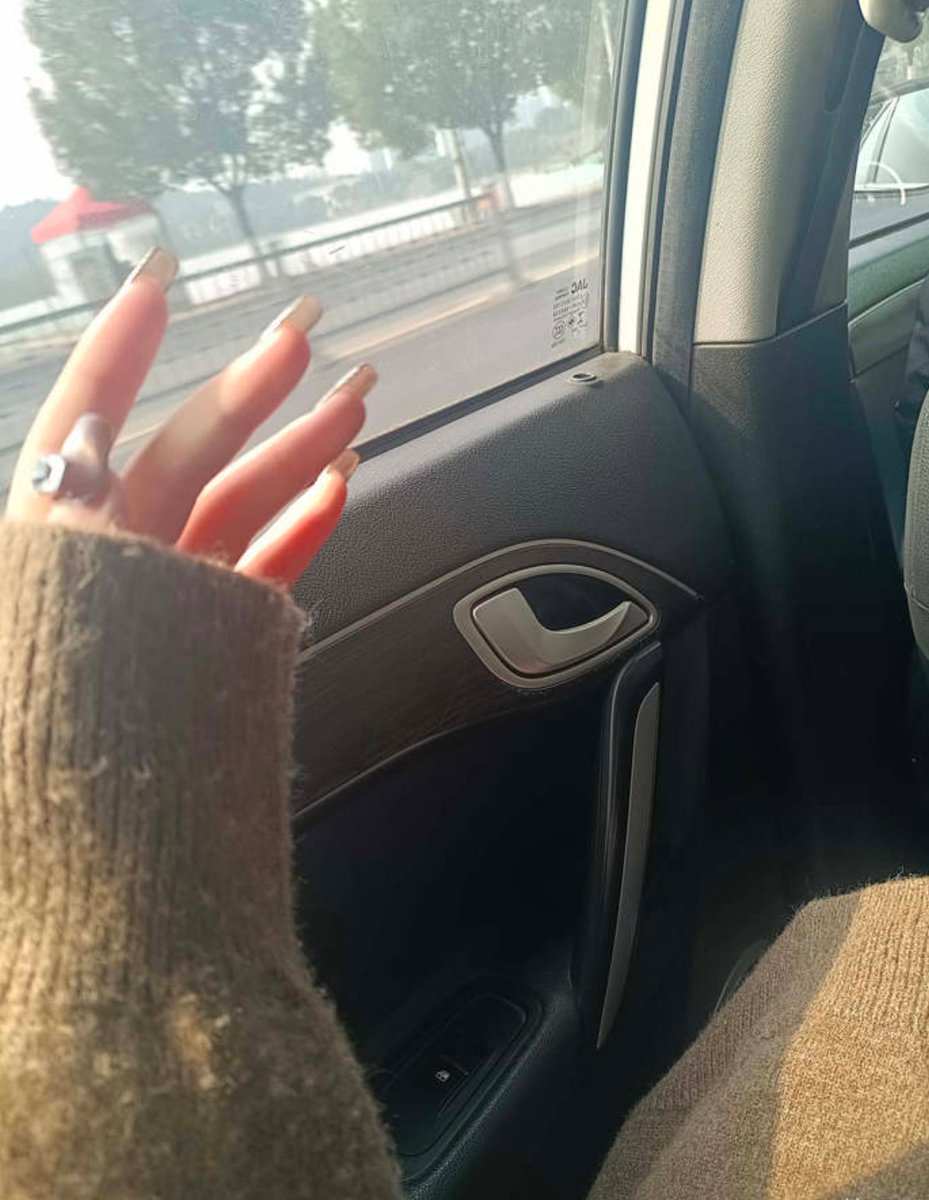 Hymy420's tweet photo. 降温了，手冷
需要暖和的蛋捏着玩弄
#女S https://t.co/Ka63NL8gOs