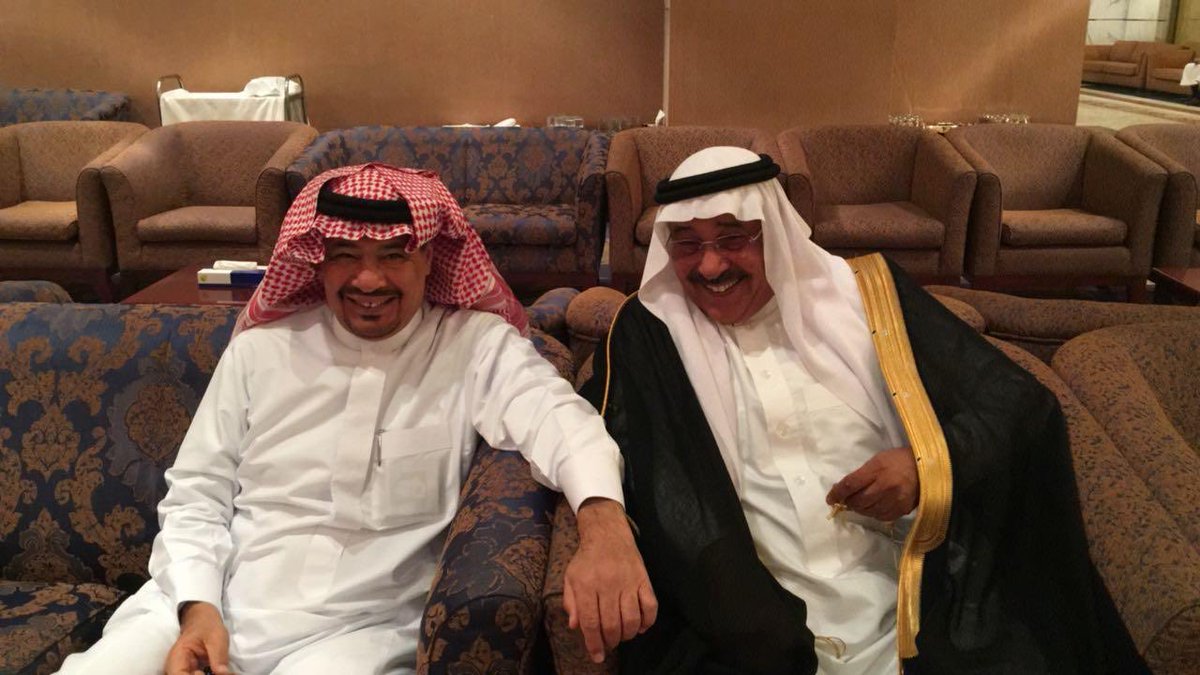 fahad_alkulaib's tweet photo. رحم الله صاحب القلب الطيب و النفس  السمحة والابتسامة الدائمة   #عبدالعزيز_بن_محمد_بن_عبدالله_الدبلان - رحمه الله- يأتي الموت فجأة ويأخذ منا كل عز يز وغالي -عندما أردتُ أن أرثيكَ رثاء مُحب لا رثاء ميت،وجدتك حيّاً في قلوبنا لم تمت، نعم فارقتَ الحياة الدنيا  ،لكن روحك السمحة  لازالت باقية تسكن أرجاءنا وقلوبنا ،إن سألتم فاسألوا الله أن يضع في دروبكم النفوس السمحة، الطيبة المحبة التي تحملكم على الخير،وتعينكم عليه ،تيسّر ولا تعسّر،تبشر ولا تنفر ،تهديكم البسمة بلا مقابل، تترك بالنفس اثرًًا جماليًا لايُمحى ،يبقى أثره خالدًا لاينسى ،أرواح  طيبة متألقة تأتلق سموًا وبشرًا وبقلب مخموم ،هكذا يرحل الطيبون بصمت ولكنه الفراق الذي يترك في القلب حسرة وأسى ولوعة  ،وفي العين دمعة."
"لِمَنْ رَحَلُوا، لِمَنْ سَكَنُوا التُّرَابَا،  لَهُمْ قَلْبِي بِنَـــــــارِ الفَقْدِ ذَابَا. ما غابوا عن أعيننا، ولكن غادروا دنيانا فبقوا في القلب ذكرى لا يغيب نورها.”
هكذا عرفتهم الآخوة  الكرام  #عبدالله المتوفى  1435هـ  و #سعود المتوفى  1433هـ #وعبدالعزيز- المتوفى  1448هـ،و #احمد المتوفى 1440 هـ  أبناء   #محمد_الدبلان -المتوفى 1396هـ رحمهم الله جميعا ،-فكل منهم  في ذاته وسيرته طراز فذ  ،وانا اقلب في بريد الجوال ، واذا برسالة حملت  خبرا مفجعا عن وفاة  أخي  #عبدالعزيز_الدبلان  -إذ  آخر ما صافحت يدي يمينه  في مناسبة قريبة منذ أيام قليلة تتقدمه  ابتسامته التي ترتسم على  محياه السمح الباش،والتي كلما لقيته  وقابلته اجدها مرسومة على جبينه الوضاء الطلق وكأنه ولد بها- كلما رآني دعاني لزيارته في مزرعته بالعطيشية ،فكان ذلك اللقاء آخر لقاء جمعني به- رحمه الله - "أَلا أَيُّها المَوتُ الَّذي لَيسَ تارِكي ... أَرِحني فَقَد أَفنَيتَ كُلَّ خَليلِ
أَراكَ مُضِراً بِالَّذينَ أَحبُّهُم ... كَأَنَّكَ تَنحو نَحوَهُم بدَليلِ "عرفت اخوه الشهم الكريم صاحب الفزعة #سعود- إذ كان له  اثر على اخيه عبدالعزيز في توجيهه حيث كان أول ماقدم  الرياض سكن معه في بيته في حي الفاروق  ،ثم  عرفت  شقيقه #عبدالعزيز منذ عقود حيث كنت التقيه في ديوان اخيه سعود فلقيته سمحًا ،كريمًا بشوشًا محبًا للحياة ، هين لين في طبعه وتعامله ،وهو كالأرض الخصبة ،تزهر وتثمر وينتشر خيرها وفضلها لتُسعد  من حولها ،وهو من النوع الذي يألف ويؤلف حتى ولو لقيته  لأول مرة حيث وضع الله له القبول  ،لذا كون حوله  والى جانبه الكثير من العلاقات والصداقات الأخوية الصادقة  التي اجمعت على محبته وإخوته ومودته وإخلاصه وتقديره ، ووفائه ، واليوم بعد وفاته هي ذاتها تجتمع على فقده ورثائه وذكر محاسنه ومآثره ومناقبه والدعاء له ، أسأل  الله له ولاخوته جميعًا الرحمة والمغفرة والفردوس الأعلى من الجنة ،غبت عنا #ابامحمد جسدًا وبقيت ذكراك العطرة باقية تتعطر بها المجالس ،وإليكم جانب  موجز من سيرته  -ولد #عبدالعزيز_الدبلان في محافظة الزلفي في الأول من شهر رجب عام 1375هـ من أبوين كريمين كان لهما الفضل في تربيته وتنشأته هو وأخوته الثلاثة  ،كان والده يعمل بالجمالة بين الزلفي والأحساء والكويت - وكان لوالدته السيدة الفاضلة #لولوة_بنت_عبداللطيف_العبداللطيف - رحمها الله-الأثر الكبير في تربيته على الاستقامة والصلاح ،وتوجيهه لخوض غمار الحياة ،كان بارًا بوالديه واصلاً لرحمه، وفيًا مع اصدقائه ، درس المرحلة الابتدائية في مدرسة المنصورية ( ابن خلدون) حاليا ،ثم التحق في متوسطة الزلفي الأولى وتخرج منها ،ثم  درس في ثانوية الزلفي ، وبعد تخرجه أكمل دراسته الجامعية بالولايات  المتحدة الأمريكية وحصل على  البكالريوس في  الإدارة والتخطيط والميزانية ،عاد لوطنه وعمل في الرئاسة العامة لرعاية الشباب -  تولى رئاسة اتحاد الجولف. ثم عمل في مستشفي الملك فيصل التخصصي ،حتى تقاعد ليتفرغ لإعماله الخاصة ، عاشق  للبئية وناشط وداعم لها ،متعته التي يمارسها بشغف تكمن في  قضاء أجمل أوقاته في محميته بالعطيشية  التي كان يبذر بها أنواع نادرة من النباتات العشبية المزهرة وأشجار الارطا ،والغضا ،وهو  داعم  لكل مبادة او مشروع يخدم محافظته -له من الابناء   :(محمد وهو اسنهم وبه يكنى وعبدالله ونواف ومشاري ، وابنتين : مها ونجود )-ولازال على حاله الحميدة حتى وافته المنية عصر يوم الجمعة 1448/4/21هـ بعد ان احس بوعكة صحية مفاحئة راجع على اثرها مستشفى الزلفي  ،وحاول الأطباء إنعاشه إلا انه أسلم الروح الى بارئها  "وإذا المنيةُ أنشبت أظفارها.. ألفيتَ كلَّ تميمةٍ لا تنفعُ " ،وتمت الصلاة عليه في مسجد الإمام فيصل بن تركي في جنازة مشهودة ،ووري الثرى في مقبرة الخالدية   رحمه الله  رحمة واسعة وغفر له وأسكنه الفردوس  الاعلي من الجنة ،عزائي  لاولاده ولكافّة أسرة الدبلان والغنام والسالم في الزلفي والرياض والكويت - "#الزلفي