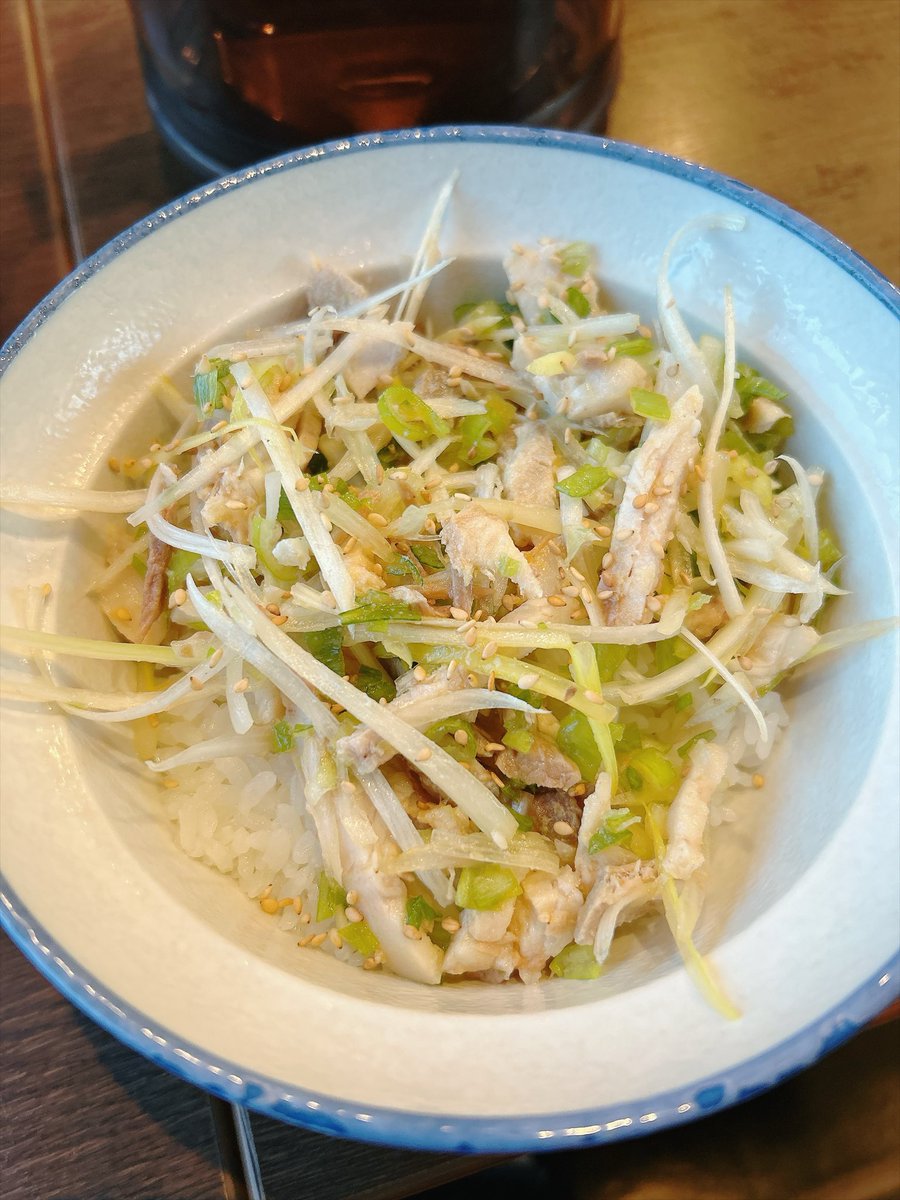AmeChan308's tweet photo. 今日の晩御飯😋🍴
ネギラーメン🍜ほうれん草🥬増し✨️
ネギチャーシュー丼🍖 https://t.co/yTamSt5Z1c