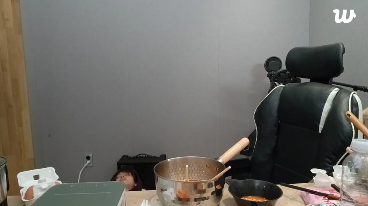 forhawonie's tweet photo. 2 packets of ramen Demolished. he is now sleeping soundly on the floor like the true father of Hwangchoon he is https://t.co/SGT0tMfXch