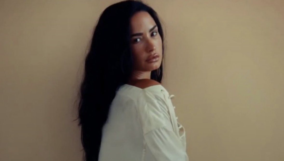 rtflovato's tweet photo. the most beautiful human https://t.co/AMTEOuu95q