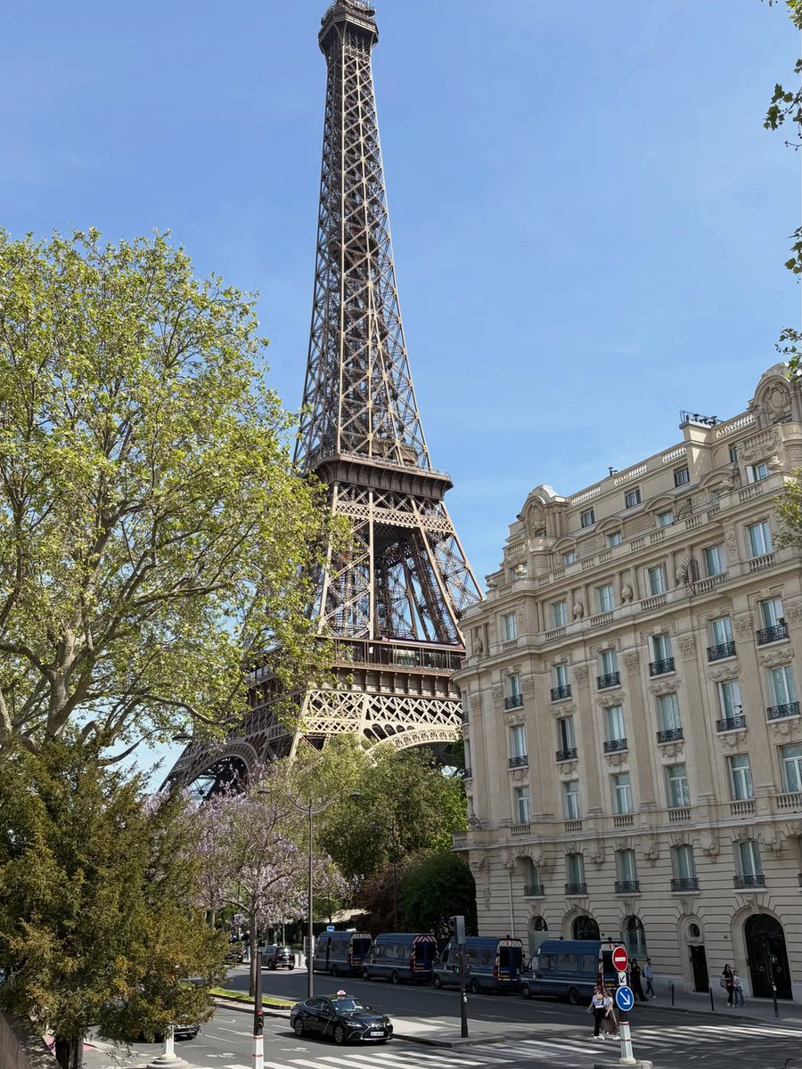 Parisianaes1's tweet photo. Oh là là https://t.co/nHB4m5EtBX