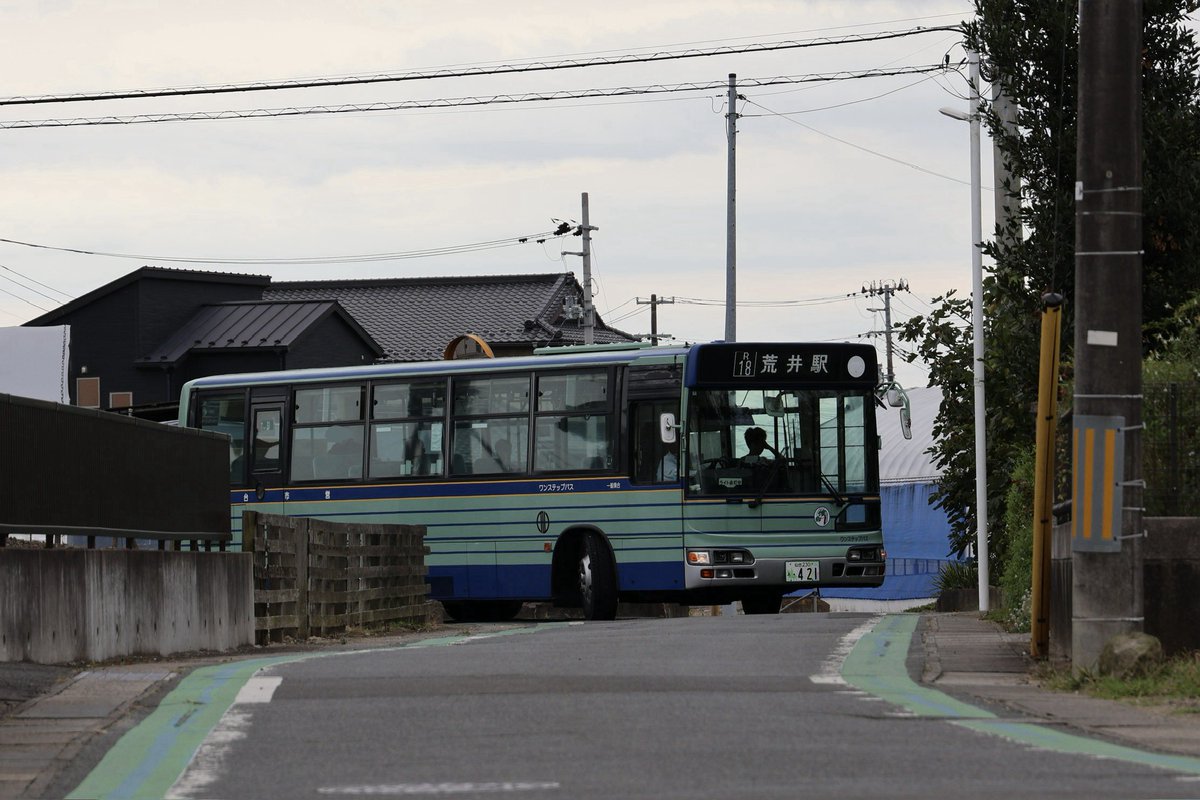dora_s1703's tweet photo. 仙台市営バス　421
日野 KL-HU2PMEA 霞の目営業所 '01

22年に東仙台を転出してから6度目の転属で、古巣の霞の目に戻ってきました。同型車で唯一残る423は、5月以降ほとんど運用入りしていません。一方、421は転属から数日後の10/3から高頻度で稼働しています。 https://t.co/VrGeuE7hej