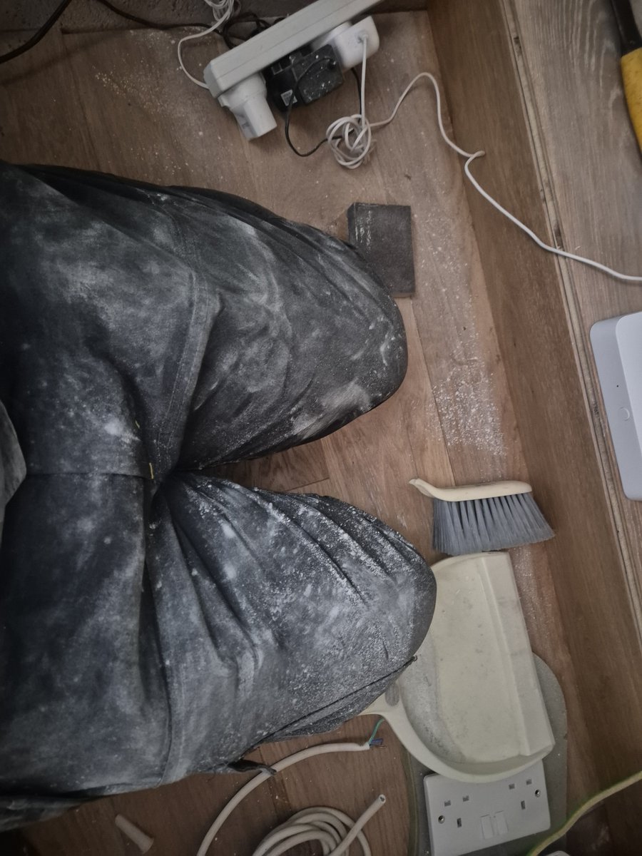 Cravexile's tweet photo. Not even an hour into fixing other people's mistakes and I'm filthy https://t.co/TZY2s942ry