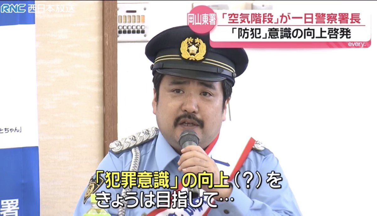 SAMEX_1u2y's tweet photo. 父親が偉大な独裁者
軍事クーデターを企てている将軍
汚職警官
やがて袂を分かつ二人 https://t.co/Mi73jnDlZp