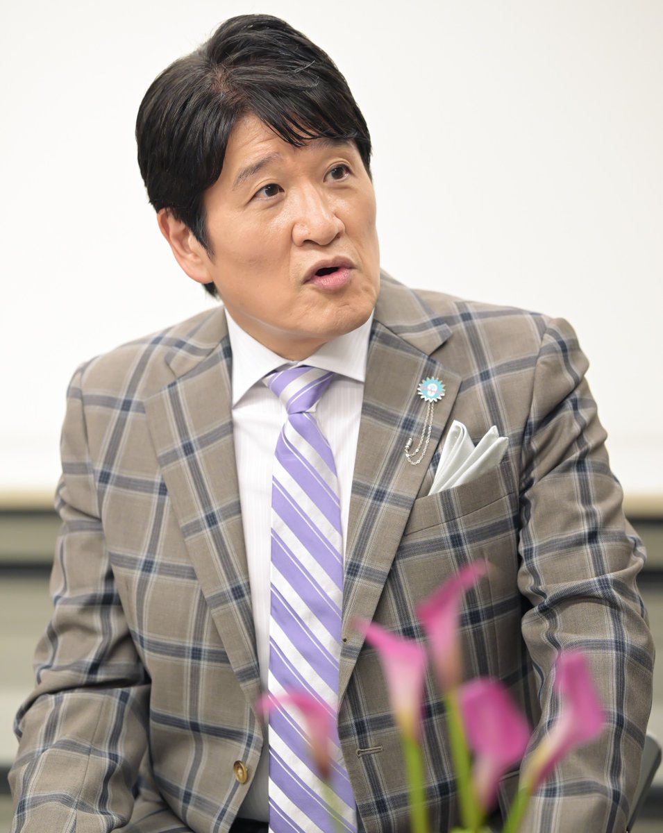 oricon's tweet photo. 中島健人、『初耳学』500回記念で
林修＆大政絢＆ハライチ澤部とSP座談会❗️
⠀
続いた理由は林の求心力
「12年間一緒に遊べてる感覚です」👨‍🎓
⠀
ケンティーから林先生に謝罪!?
「僕から謝りたいことがあって…🙏」
https://t.co/6UrywFfBcS
⠀
#日曜日の初耳学 https://t.co/7Z0V95U3ow