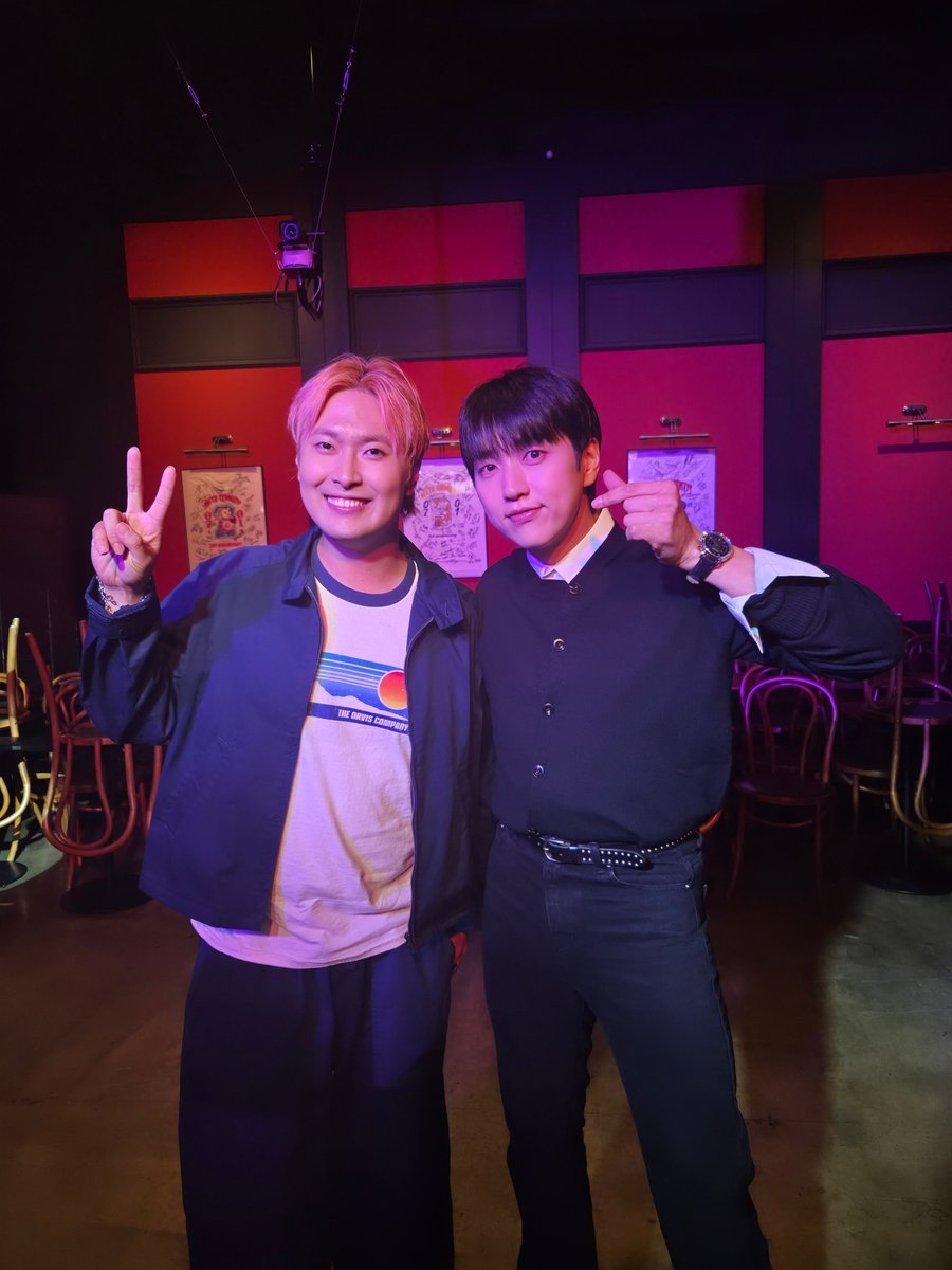 _B1A4OFFICIAL's tweet photo. 산들 형님이 저 재밌다고 하셨습니다ㅣ 정준힐의 야간비행

https://t.co/xoHn6YYsKy

#B1A4 #산들 
#유스데스크 https://t.co/oUbqQEVxgR