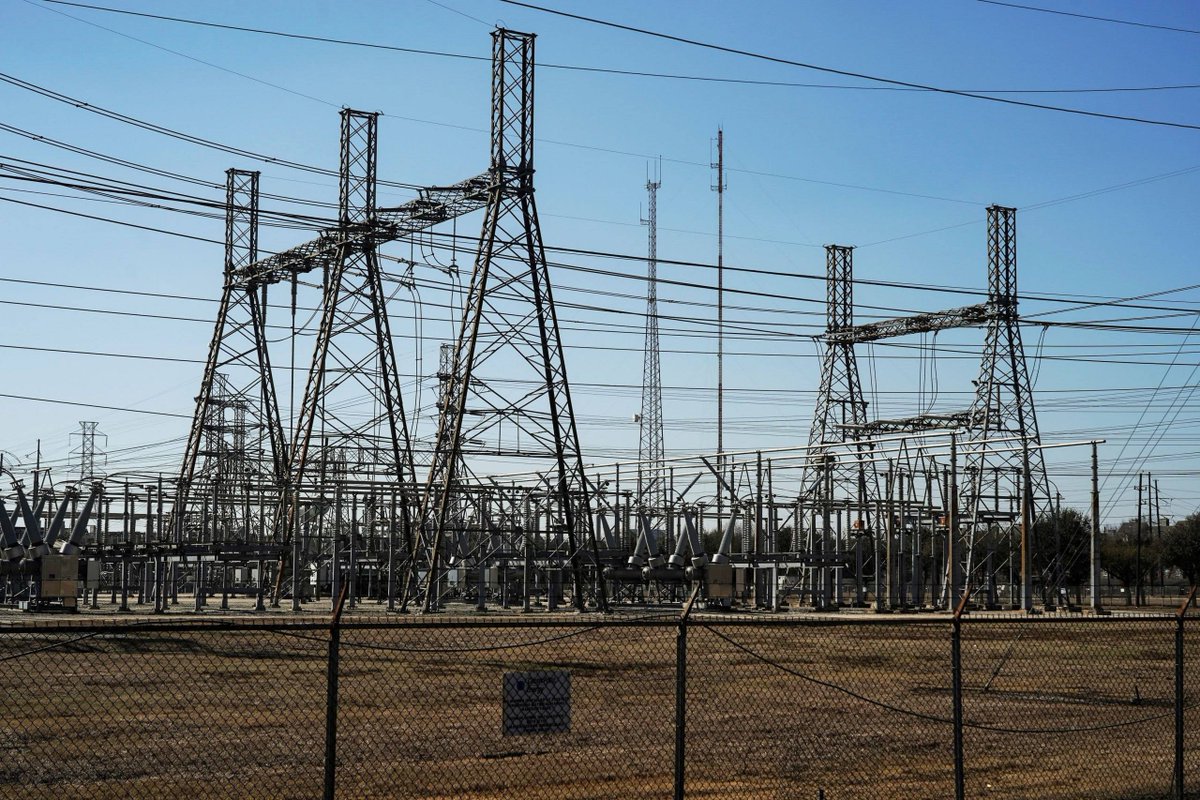 ByteEcosystem's tweet photo. U.S. electricity use is projected at 4.195T kWh in 2025, 4.288T in 2026, and 4.356T in 2027, up 161B kWh in 2 years. AI data centers are a factor. https://t.co/p8OqE0sgHQ