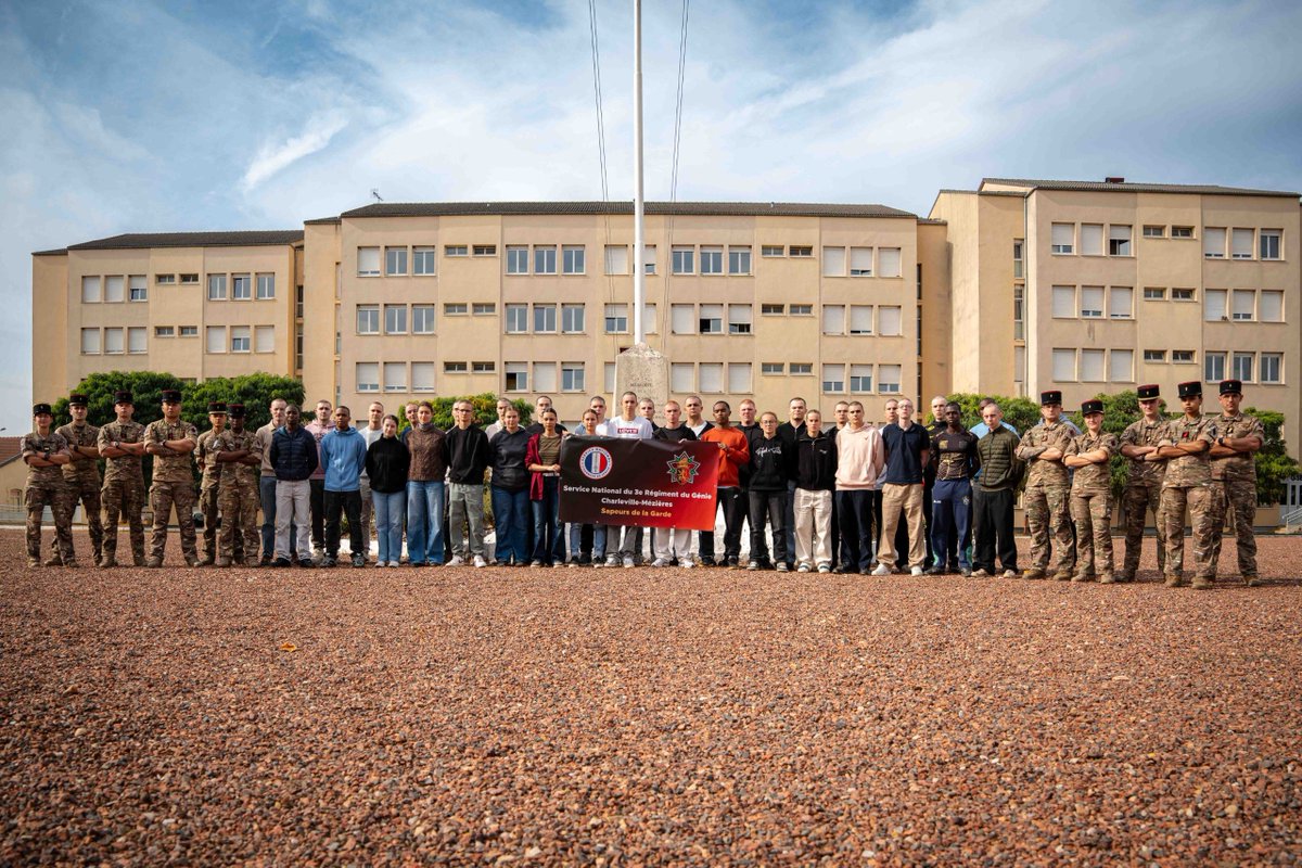 3eRG_Officiel's tweet photo. SERVICE NATIONAL • Une quarantaine de jeunes ont rejoint le 3e RG pour débuter leur Service national.

Top départ pour 10 mois de formation dans les Ardennes !

Ardennes, tiens ferme ! 🇫🇷

@armeedeTerre
@CommandementFOT
@7e_brig_blindee
@1reDivision

#ServiceNational https://t.co/u3Z5L2Iu5o