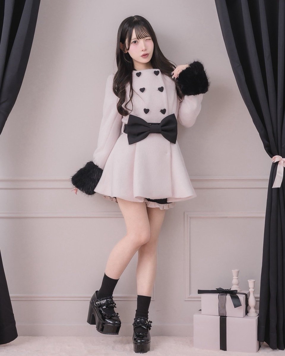pium__official's tweet photo. ＼pium winter collection 🎀／

♡ハートボタンリボンベルトシャギーコート
¥18,500(税込)

web：10/9(金)20:00〜
SHIBUYA 109店：10/10(土)〜
LUMINE EST 新宿店 : 10/10(土)〜 https://t.co/irAZ3qLgI0