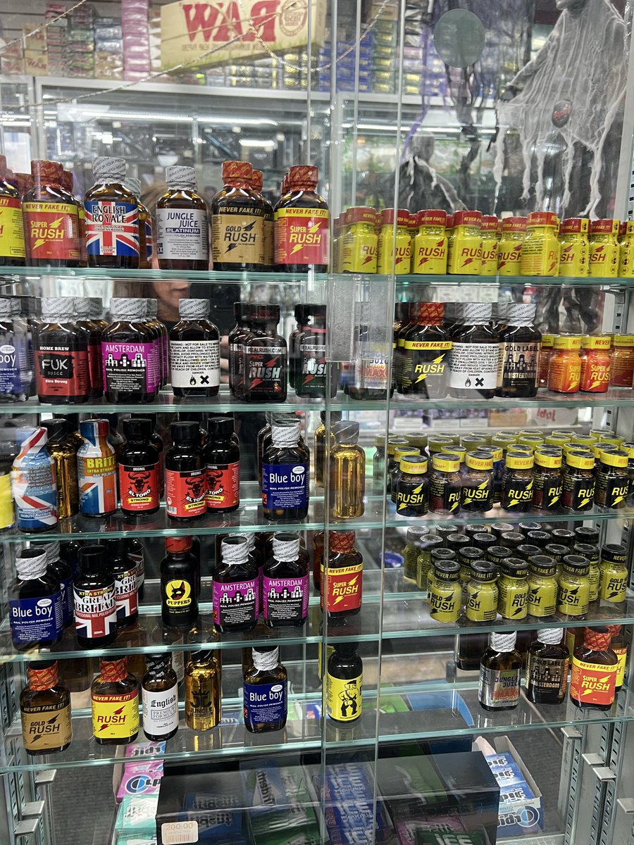 allforamberx's tweet photo. I bet you wish every corner store looked like this for you 🤭 which would you grab ? https://t.co/FTosxrRb2y