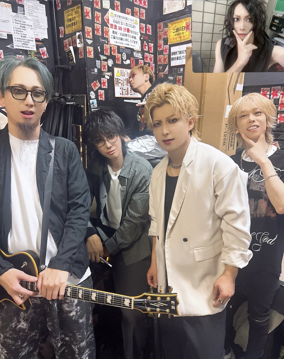 tEnya_soliloquy's tweet photo. 【Quiss the 12012】
1.THE MOON
2.蝶々
3.罠
4.[6]PARTY
5.with Shallow
6.ONCE AGAIN
7.see-saw
8.GENERATION
https://t.co/qzSHaHsEqu
10.願い
11.defy [dəˈfī] https://t.co/oEcn5rXeJP