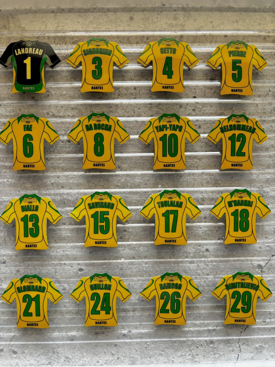 MerickaAdrien's tweet photo. Alors là, que d’émotions en partageant l’équipe du @FCNantes 🥹🥰
Ce n’est pas la plus belle mais en tant que fan, je ne peux que l’aimer ! C’était une autre époque, un autre temps… Certains noms resteront inoubliables, d’autres moins.
#fcnantes #Nantes #Ligue1orange #FCN https://t.co/pMNTAjjaLo