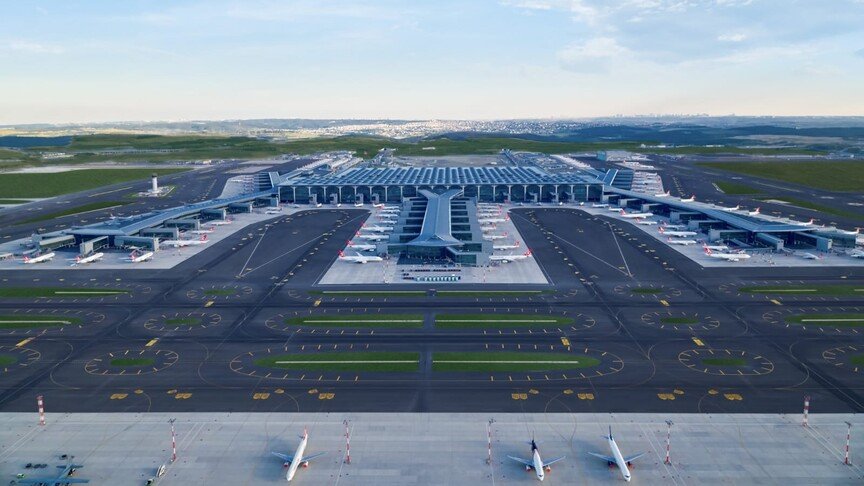 ogzhn_uyg's tweet photo. ABD merkezli CNN:

İGA İstanbul Havalimanı, Londra Heathrow'u geride bırakarak dünyanın en iyi bağlantıya sahip havalimanı ünvanını ele geçirdi. https://t.co/9CmWd21RNY