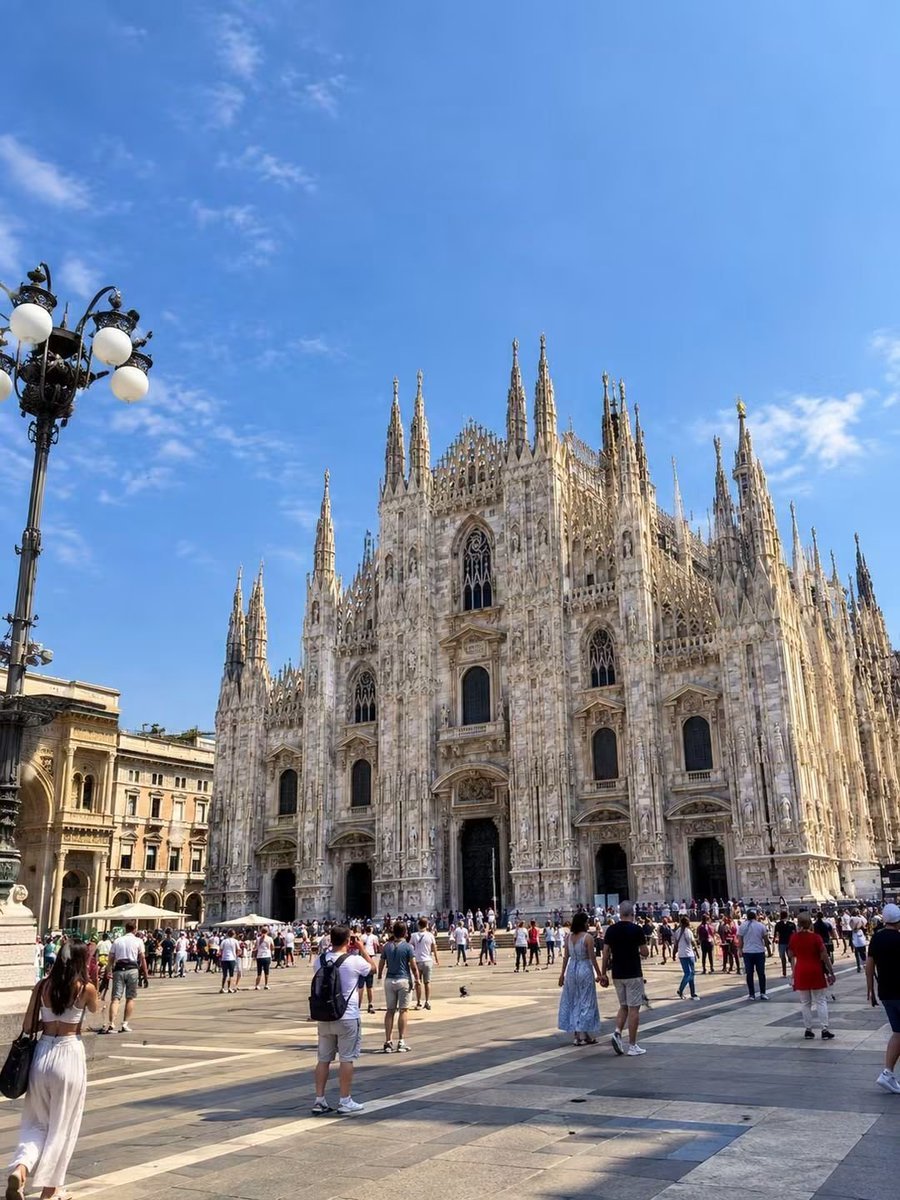 bloomifyyy's tweet photo. Cathedral of Milan, Italy 🇮🇹 https://t.co/ClBL5EtBI9