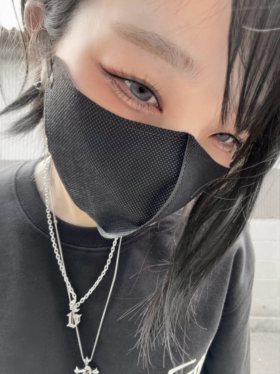 eyeshiny_gibous's tweet photo. 中距離 近距離 遠距離
顔の余白_(┐「ε:)_ https://t.co/2Dvvk82m7J