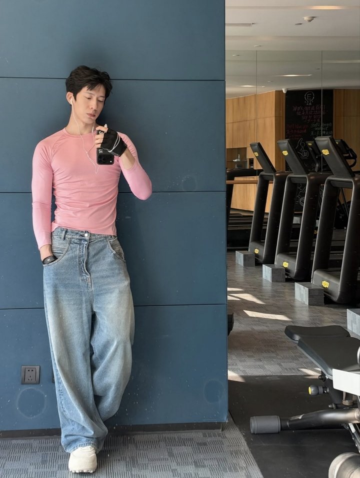 3Beblisses's tweet photo. 08.10.2026 - JBR 📸
IG&amp;IG Story Update
.
Gym time ~
ชุดไปออกกำลัวกายสีหวานมาก

((ไปเอฟเสื้อสีนี้บ้าง 🤭))

#จิ่งป๋อหรัน #JingBoran #井柏然

https://t.co/DxIOagBRrN https://t.co/nvSVk0T7Td