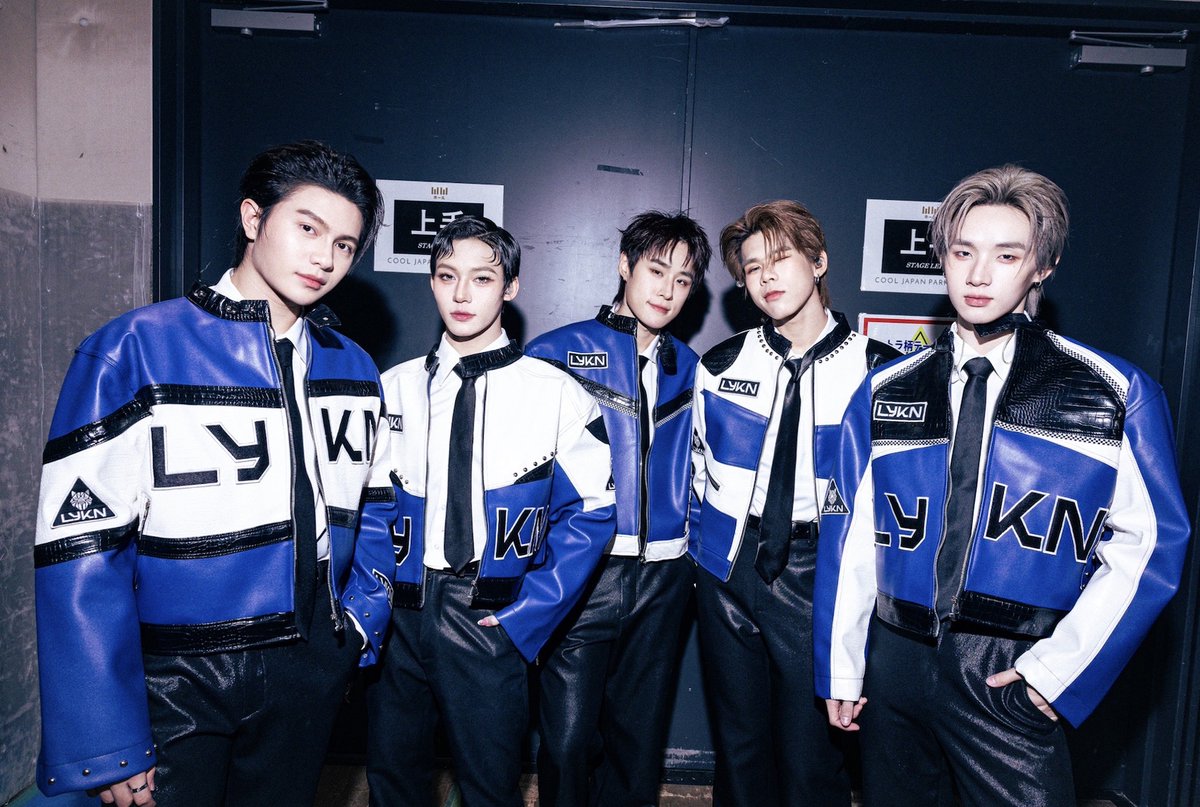 mezamashimedia's tweet photo. 【独占コメント動画】

『「LYKN DUSK &amp; DAWN WORLD TOUR 2026 IN OSAKA」ライブ＆舞台裏＆インタビュー』
フジテレビTWO ドラマ・アニメで放送

タイの5人組ボーイズグループ・LYKNの
ライブ、舞台裏密着、インタビュー！

詳細とLYKNのコメントは▼
https://t.co/dYzGTNf6o5

11月14日（土）21時～ https://t.co/hvp5c5ICBk