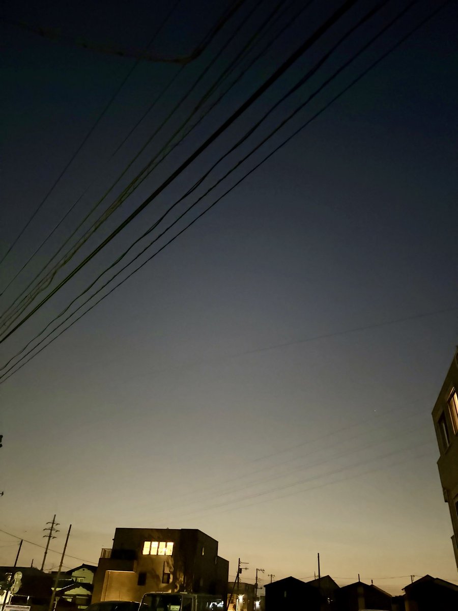 32Yhot's tweet photo. 木曜お疲れ様です。
業務終了、帰りましょ。
#イマソラ
#さいたま https://t.co/NAaI9deGiA