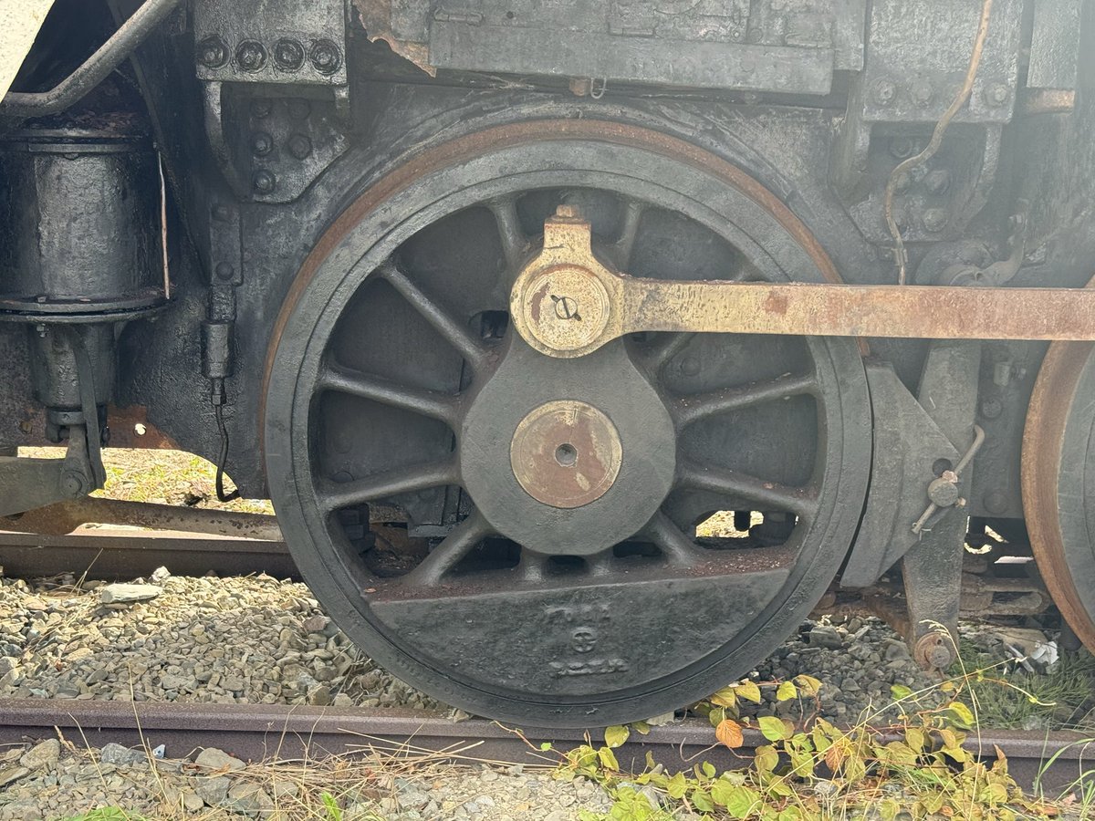 A4444b44's tweet photo. 日曹炭鉱の9615
青梅でしか見られなかったS字型キャブだけでなく、廃車時からそのままのカーテンや車票など、おそらく一般公開される時には見られなくなりそうなのも見れたのはデカかったですね

C11-1を除いた残りの山田コレクションも日の目を見たら良いのですけど https://t.co/2HwritFV53