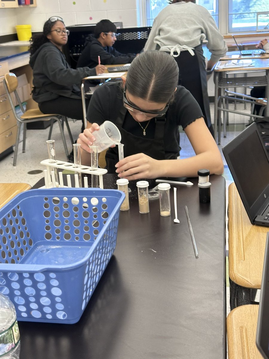Candice0176's tweet photo. Yeast lab Day 2. #scienceisfun @LBPSMaiello @LBMSthree https://t.co/Xo9T8xXmjX
