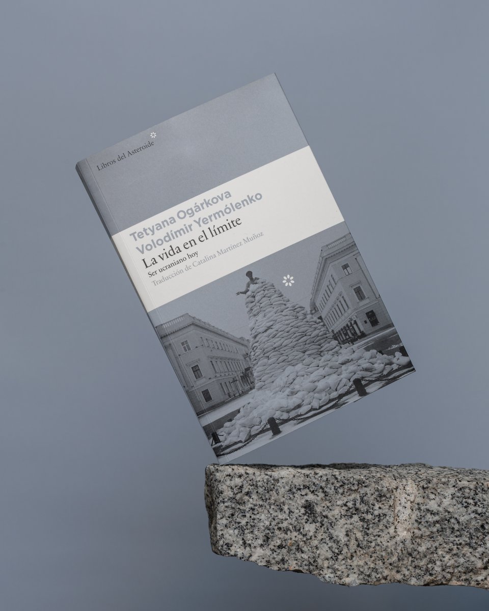 LibrosAsteroide's tweet photo. #handicho «Estas páginas son testimonio de la destrucción que Rusia ha traído. También, de la vida que subsiste en ese Límite, punto cero. Y de la grandeza de sus autores.» Borja Lasheras https://t.co/AnvgXZUjKJ