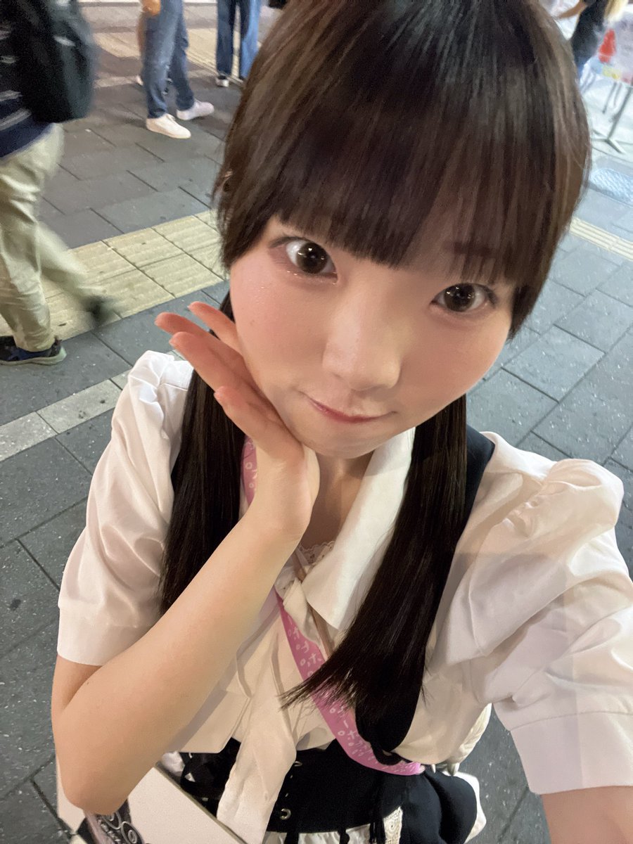 chi_fleur_'s tweet photo. フルールいます！18:00-23:00！ツインテちいちゃんです🐰会いに来てー( ; ＿ ; ) https://t.co/8APFOhoCZr