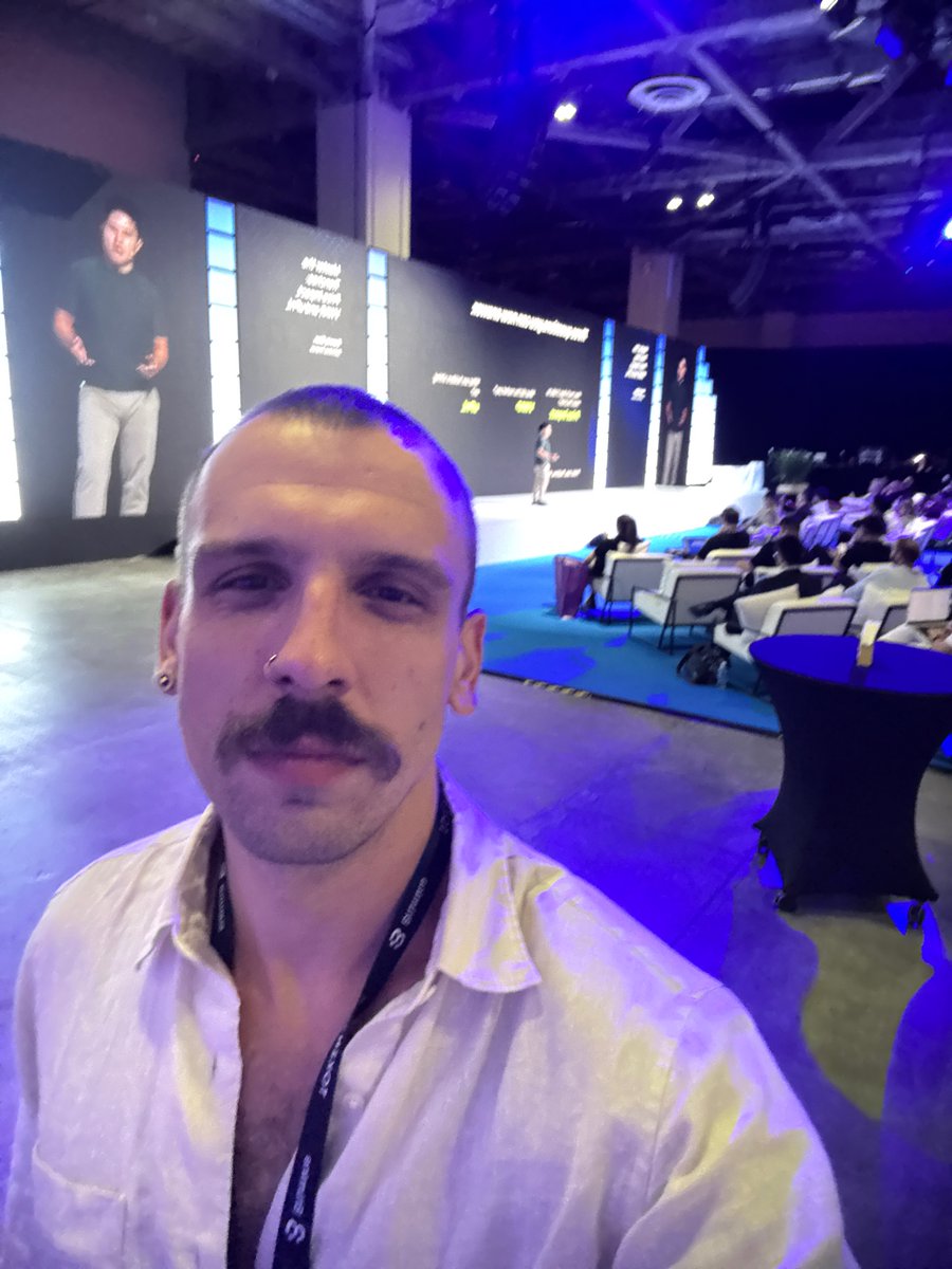 viktor_masin's tweet photo. Day one of @token2049 : everyone on our team had a job, and the floor kept us all moving. I still found time to talk, and it was good to see old friends and past clients.

Today I'm out on the floor. Here? Message "TOKEN. https://t.co/47oXTx8lWx