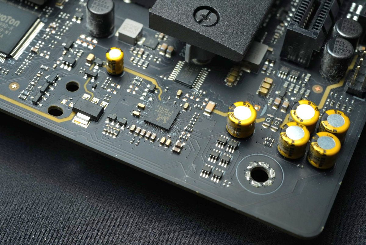 Yorkfield_XE's tweet photo. 耳が肥えてる人って、安いマザボと高いマザボの音質差も少し聞いただけで分かるのだろうか (どっちも大したことないという話ではなくて)

ちなみに俺は耳が腐ってるうえに直接繋がないので試したことがない https://t.co/vvW0dmXXKf
