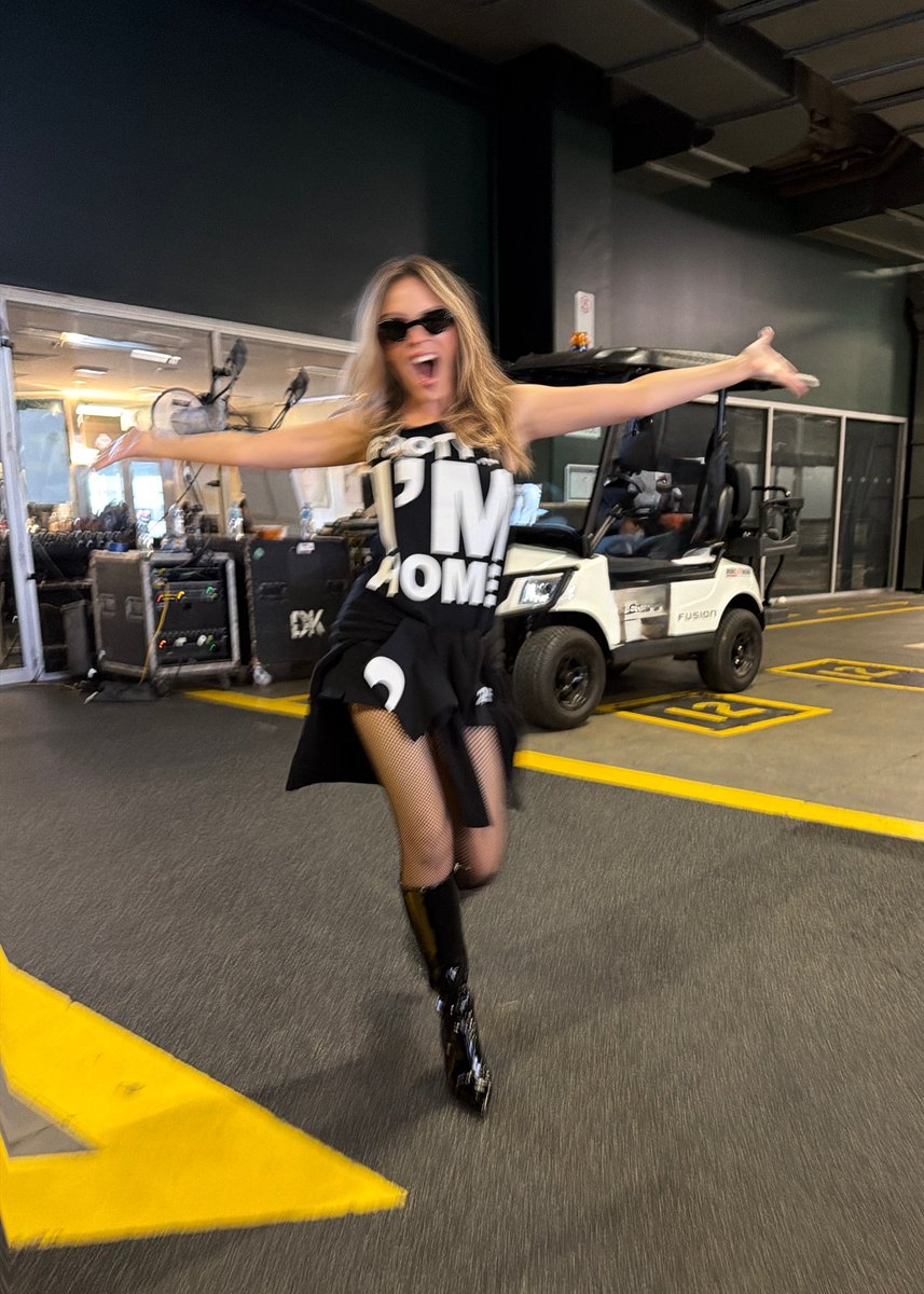 kylieminogue's tweet photo. Melbs … That. Was. So. Much. Fun. 🥹😝😘 https://t.co/SleDLbbA5Q