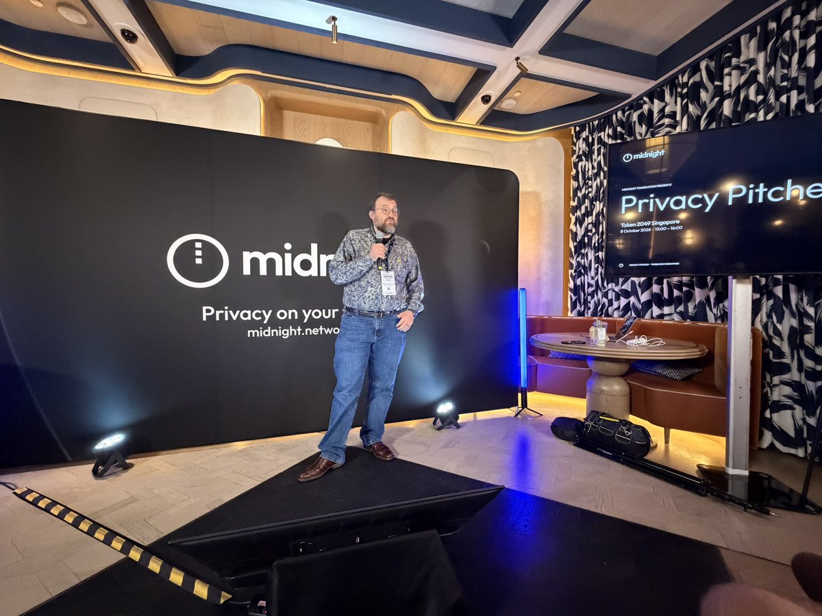 OneAmXYZ's tweet photo. What an amazing Day 2 at @token2049 

Loved the presentation from @IOHK_Charles  on @MidnightNtwrk , @MidnightCitySim and everything in between 🚀

We had a blast watching @midnightfdn team take the stage with all the amazing projects at Midnight cafe ☕️ 

Mega bullish 💪 Midnight is the chain for builders by builders 🔥

Let’s bring @MidnightNtwrk to the Masses 🖤