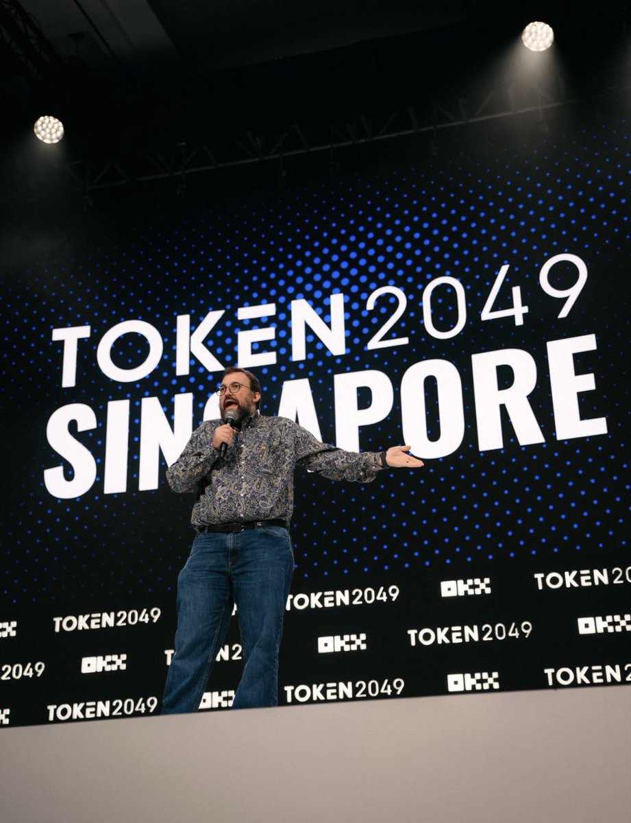 OneAmXYZ's tweet photo. What an amazing Day 2 at @token2049 

Loved the presentation from @IOHK_Charles  on @MidnightNtwrk , @MidnightCitySim and everything in between 🚀

We had a blast watching @midnightfdn team take the stage with all the amazing projects at Midnight cafe ☕️ 

Mega bullish 💪 Midnight is the chain for builders by builders 🔥

Let’s bring @MidnightNtwrk to the Masses 🖤