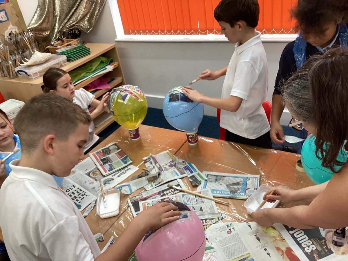 GuilsboroughPri's tweet photo. Year 4 and 5 had a great afternoon in the Art room. For our DT topic this half term, we have been learning all about helmets and the importance of shell structures for protection. The children made their own shell structures using Paper Mache. #DT #learningtogether https://t.co/veopfqVL2e