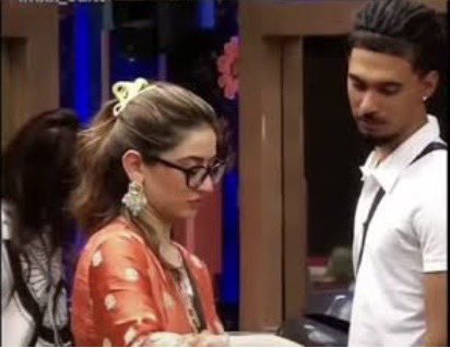 Sam_Sharma21's tweet photo. Before Bigg Boss, it was Karan Wahi;—— in the second week, she flirted with Gullu—— and now, she is flirting with Young 👀

#Uditisingh 's 🐍 new strategy: create a love angle and move forward.

#QaziTouqeer #BB20 #BiggBoss20 https://t.co/QoxlUDBAnG