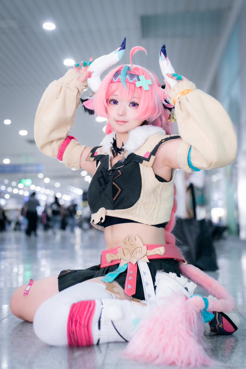 yume__230's tweet photo. #GenshinImpact  #varesa  #cosplayㅤ https://t.co/53mKHzjEyM