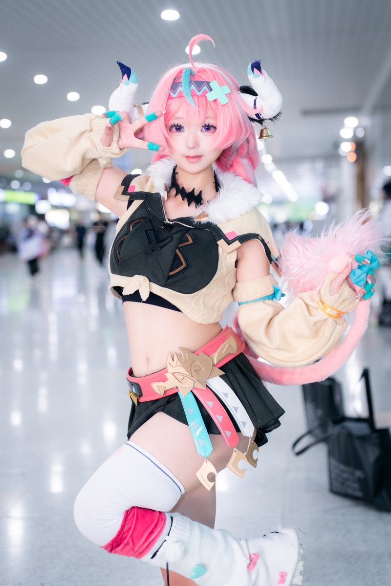 yume__230's tweet photo. #GenshinImpact  #varesa  #cosplayㅤ https://t.co/53mKHzjEyM