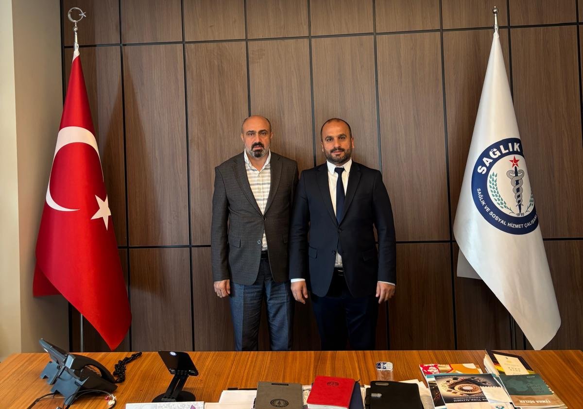 irgat_mustafa's tweet photo. ASDEP-DER Genel Başkanı Haluk Demirtosun’u Genel Merkezimizde misafir ettik.

Aile ve Sosyal Hizmetler Bakanlığı bünyesinde görev yapan ASDEP, ASDU ve diğer meslek mensuplarının özlük haklarına ilişkin sorunlar ve çözüm önerileri üzerine görüşme gerçekleştirdik.

Sağlık-Sen olarak, ASDEP-DER ile daha önce gerçekleştirdiğimiz iş birliği kapsamında çalışanların sorunlarına çözümler üretmeye ve iş birliğimizi sürdürmeye devam edeceğiz.