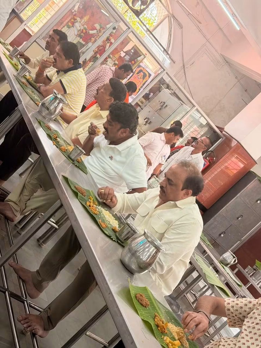 YadavTalasani's tweet photo. Following the sacred darshan of Sri Venkateswara Swamy, I had Annaprasadam at the Matrusri Tarigonda Vengamamba Annaprasadam Complex of TTD.

#Tirumala #TTD #Annaprasadam https://t.co/ky8ri9lRPq