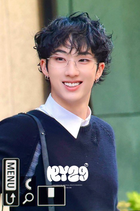 OS4K7's tweet photo. his hair???? https://t.co/qY820PKjql