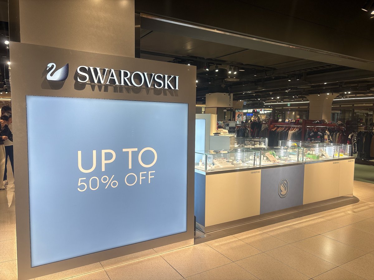 🇰🇷スワロの50%オフまたやってた、、
アウトレットとはいえ爆売れしてたネックレスとかあったし半額は強すぎて泣く https://t.co/JAKQaVKhXg