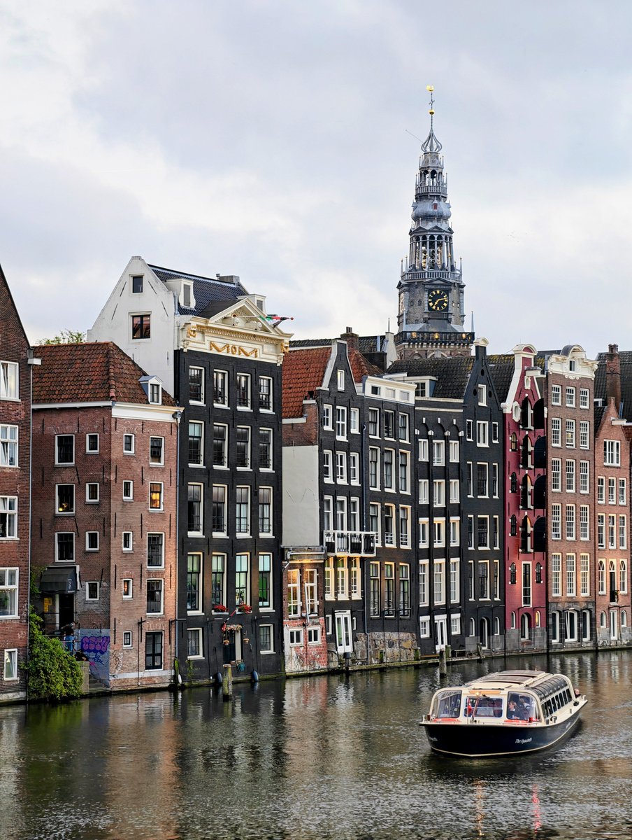 NexToWeb's tweet photo. Amsterdam is beautiful in the day or at night.
. 
#amsterdam #ShotOnHONOR #HONORMagic8Pro

. 
@UKHonor @Honorglobal @Snapdragon https://t.co/8BCVPhk3Va