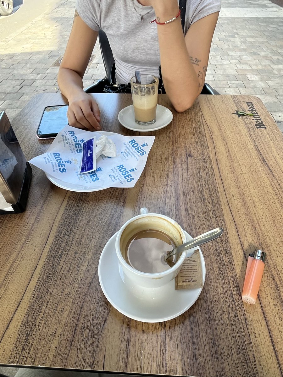 AlphadeAlba's tweet photo. Quien va a ser el cornudo que nos pague el desayuno?😂🐷🧎 https://t.co/TrUiJwLCt7