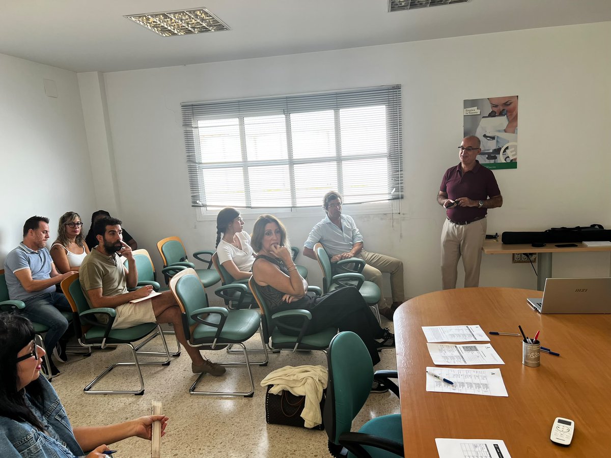 cetemet's tweet photo. Ayer estuvimos en el CADE de Alcalá de Guadaíra con nuestra @Acelerapyme Sevilla, junto a Andalucía Emprende. Con Teamwork Solutions abordamos de forma práctica la facturación electrónica, sus nuevas obligaciones y cómo implementarla.

#CETEMET #Acelerapyme https://t.co/Zogu3sjHBd